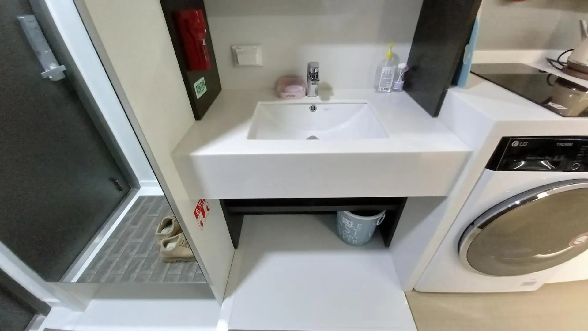 인천공항 운서역 스카이탑 레지던스 호탤 0*, 인천 대한민국